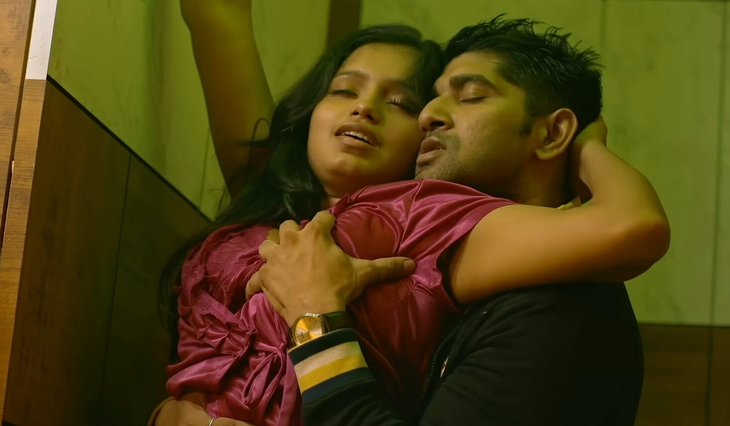 Desi Kisse – Na Umra Ki Seema Ho S02E03 2024 Hindi Hot Web Series Ullu