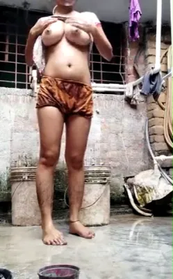 Mmsmaza Delhi Desi Young Girl Nude Bath Viral MMS Clip Porn Video