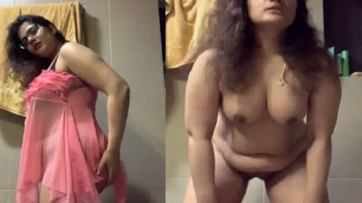 Tamil Wife Showing Nudes & Fingering in Bathroom porn mms